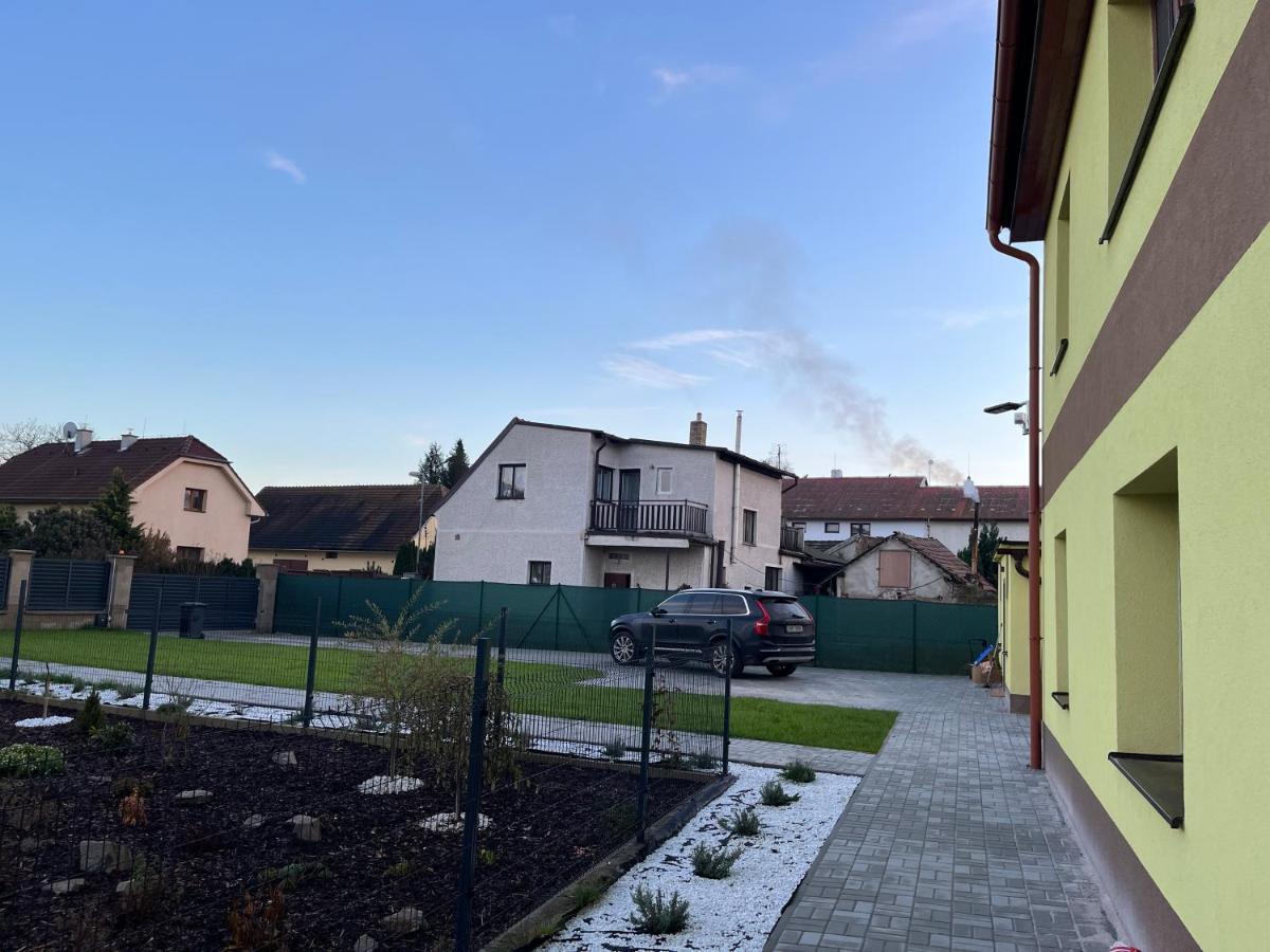 Apartment Golden Prague 78 Vestec  المظهر الخارجي الصورة