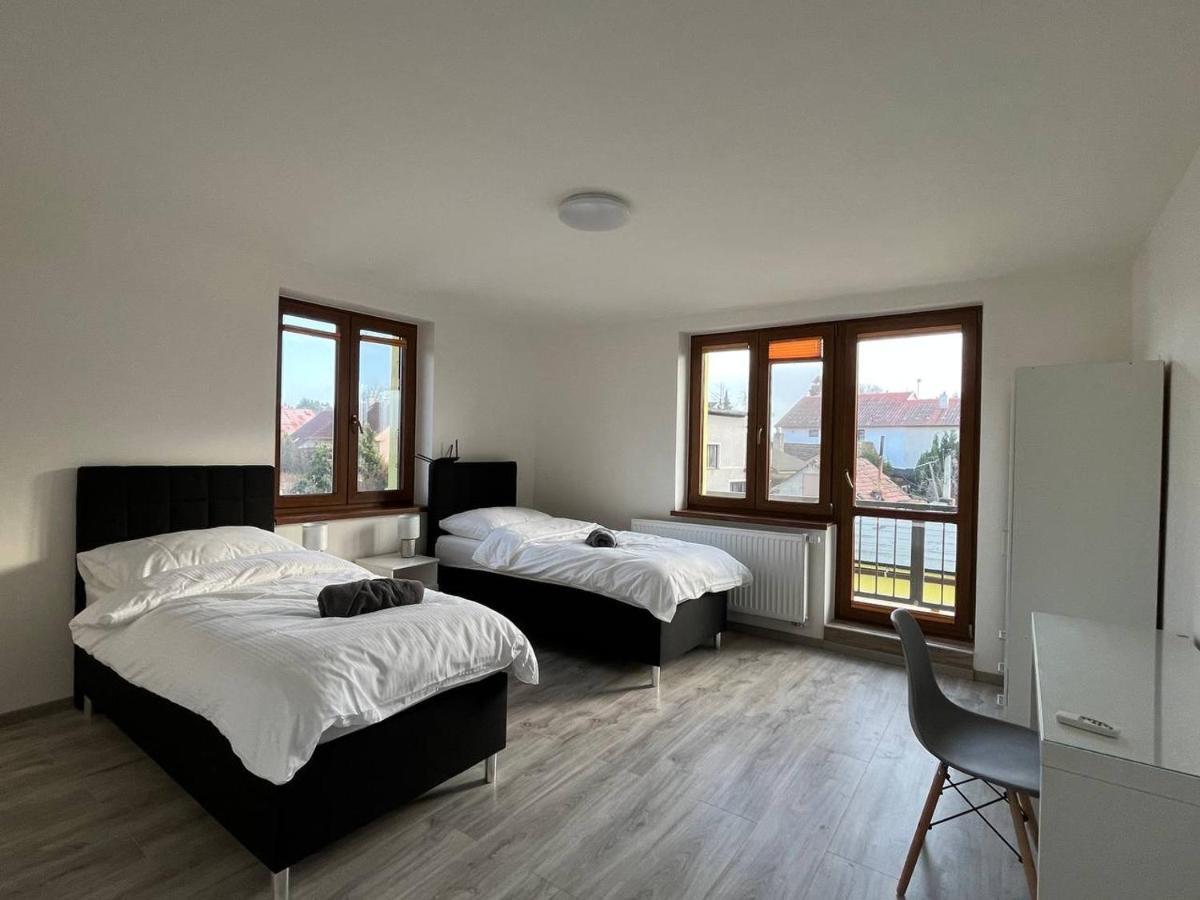 Apartment Golden Prague 78 Vestec  المظهر الخارجي الصورة