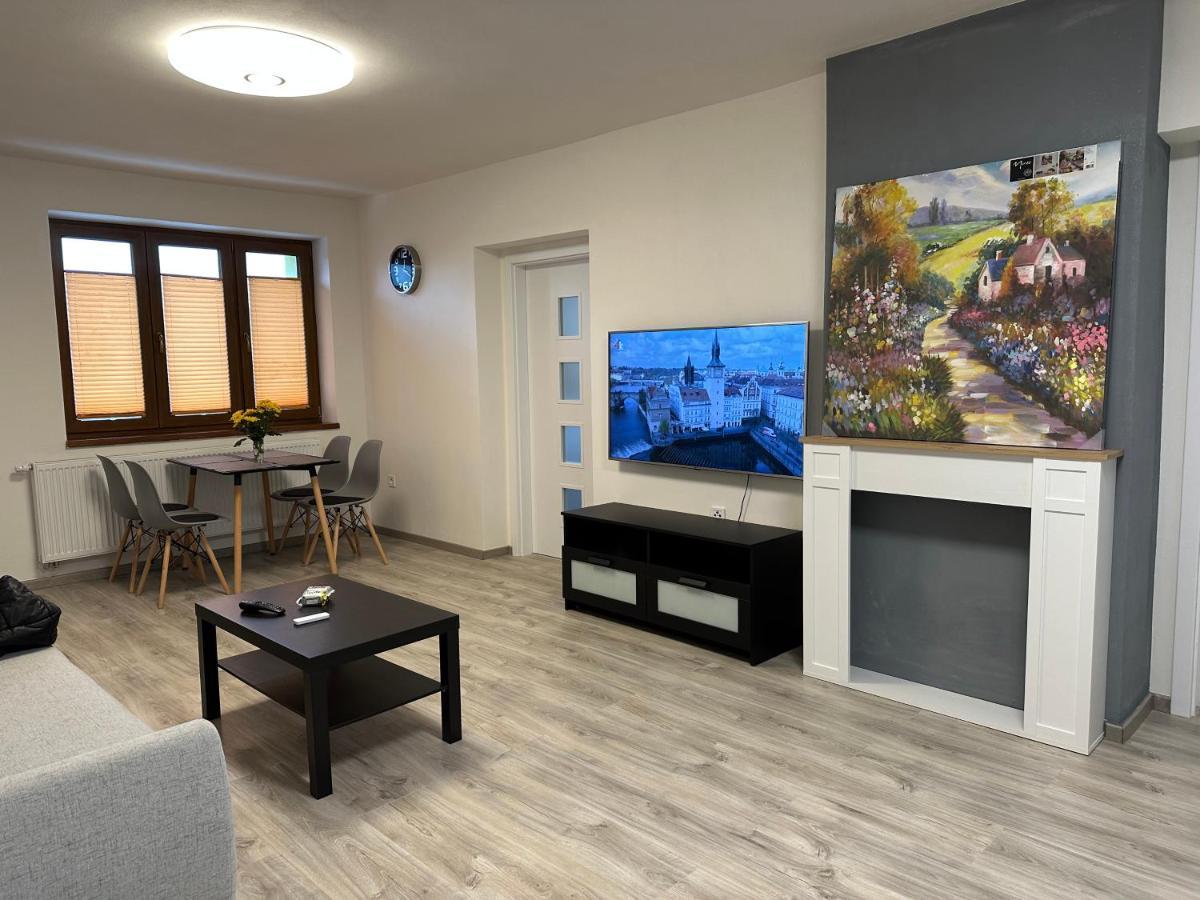 Apartment Golden Prague 78 Vestec  المظهر الخارجي الصورة