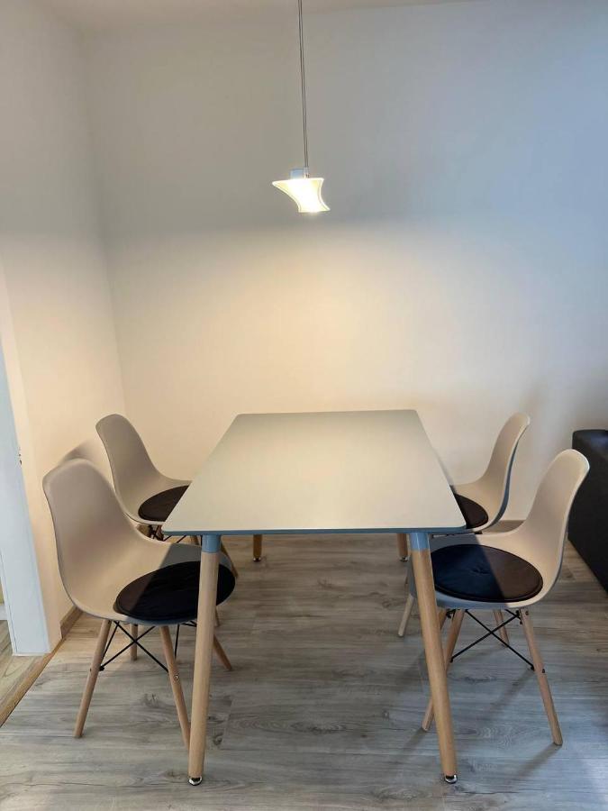 Apartment Golden Prague 78 Vestec  المظهر الخارجي الصورة
