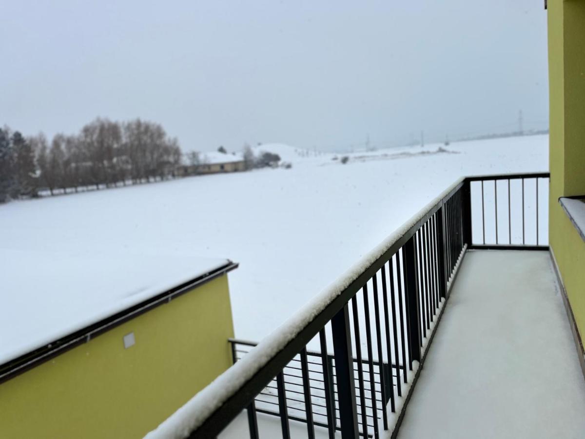 Apartment Golden Prague 78 Vestec  المظهر الخارجي الصورة