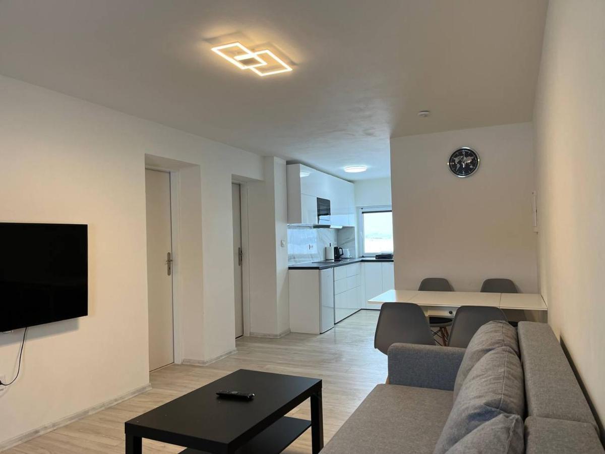 Apartment Golden Prague 78 Vestec  المظهر الخارجي الصورة