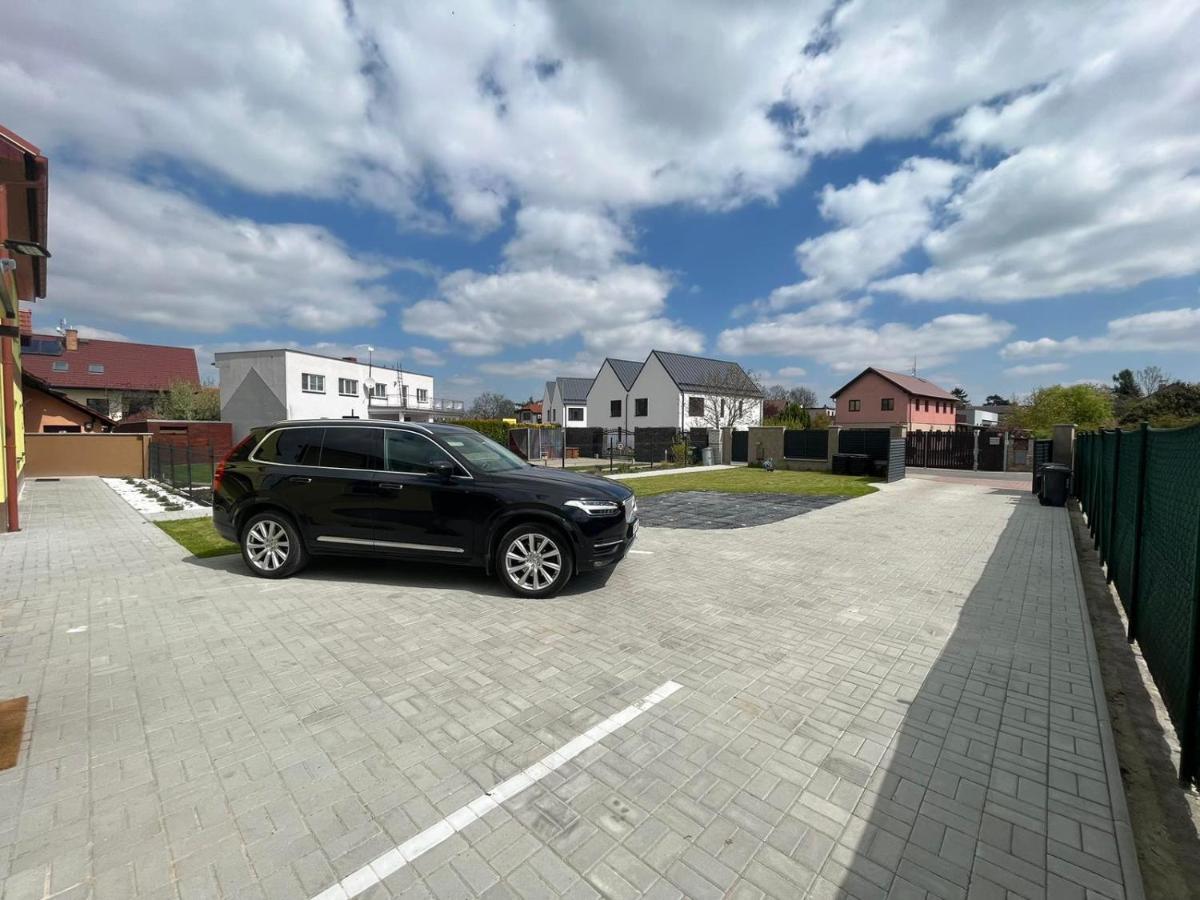 Apartment Golden Prague 78 Vestec  المظهر الخارجي الصورة