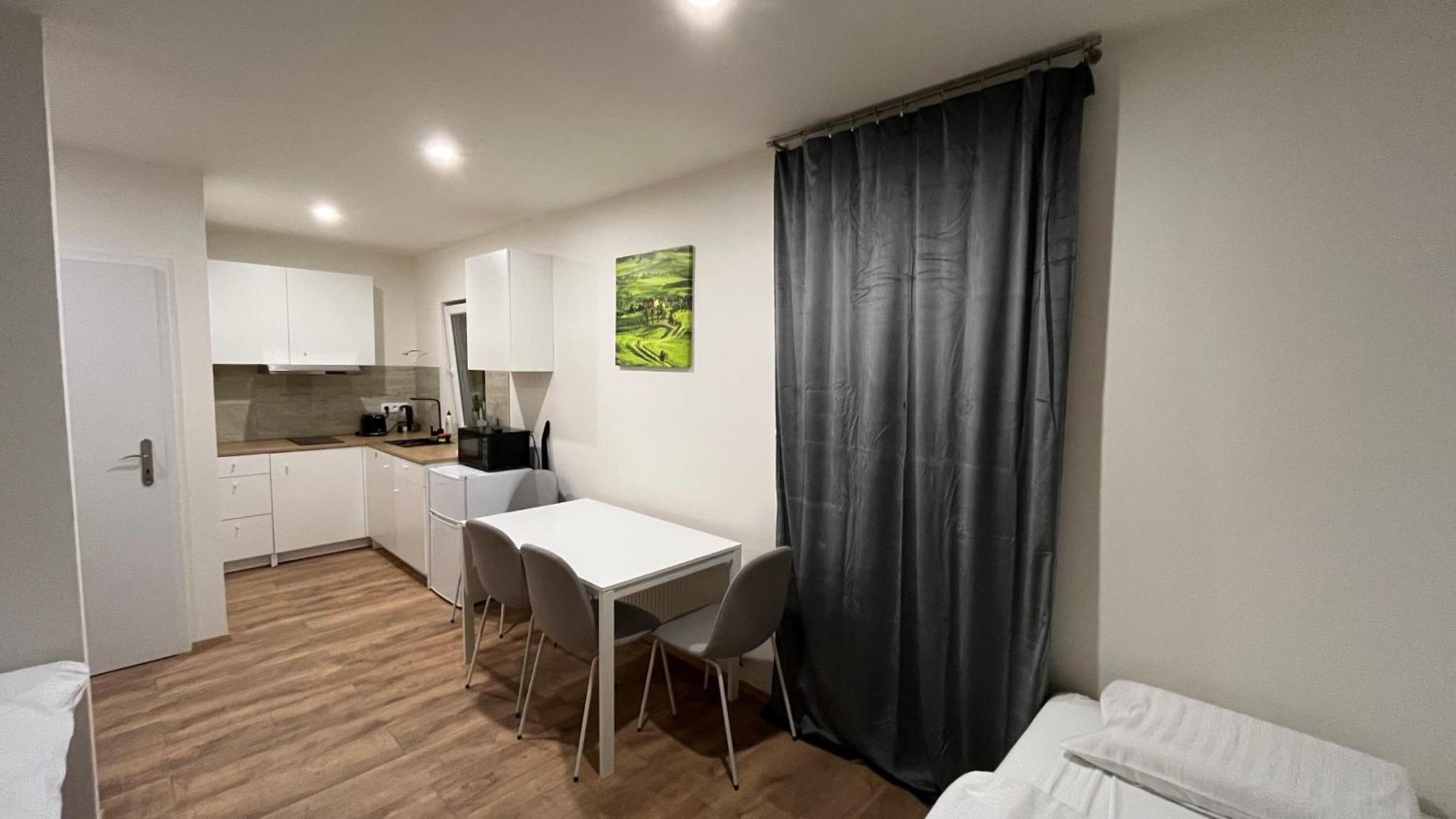 Apartment Golden Prague 78 Vestec  المظهر الخارجي الصورة